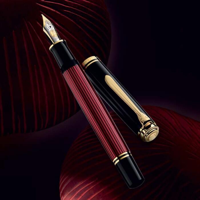 Pelikan-800-Black-Red-fountain-pen-uncapped-nibsmith
