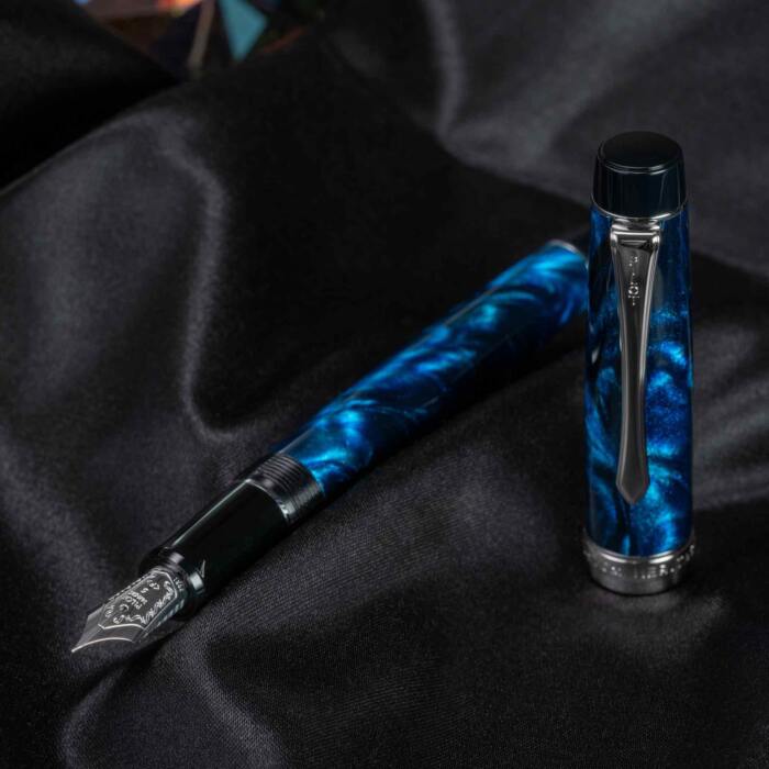 Pilot-Custom-Heritage-SE-Marble-blue-fountain-pen-uncappped-nibsmith-1