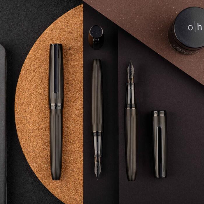Otto-Hutt-Design-07-All-Black-Fountain-Pens-nibsmith