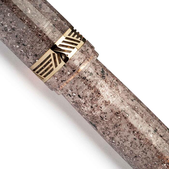 Leonardo-momento-magico-fountain-pen-sea-sand-gold-detail-nibsmith