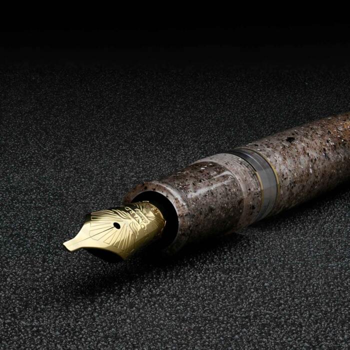 Leonardo-momento-magico-fountain-pen-sea-sand-gold-nib-nibsmith