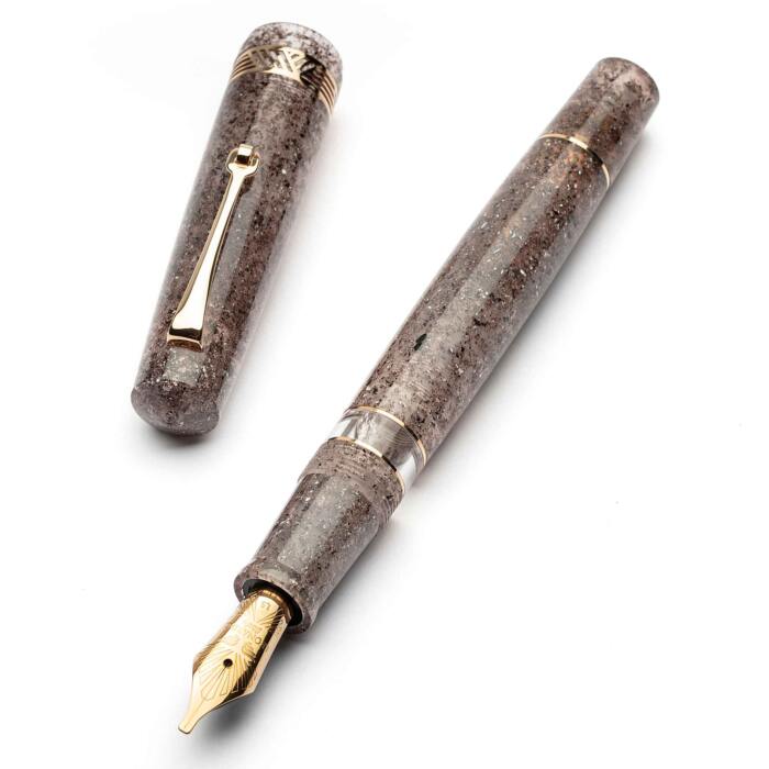 Leonardo-momento-magico-fountain-pen-sea-sand-gold-open-nibsmith