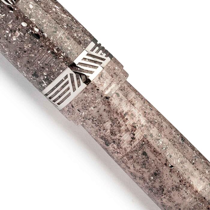 Leonardo-momento-magico-fountain-pen-sea-sand-silver-detail-nibsmith