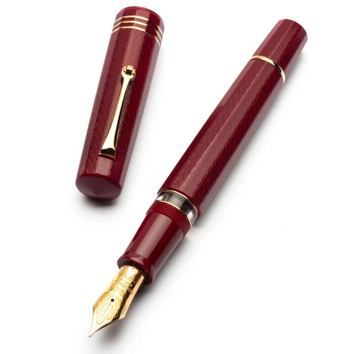 leonardo-dodici-burgundy-fountain-pen-uncapped-nibsmith-3