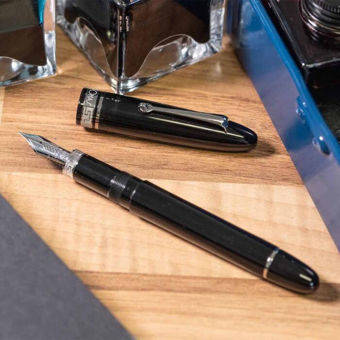 OS00005_Omas-Ogiva-Nera-Silver-Trim-Fountain-Pen-14k-Nib-3_1024x1024