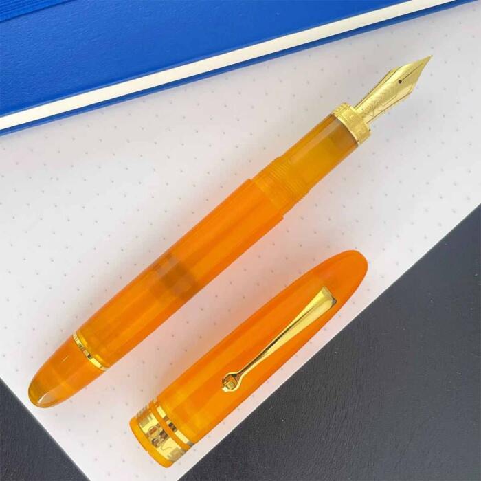 Omas-Ogiva-Arancione-gold-trim-fountain-pen-uncapped-nibsmith-1