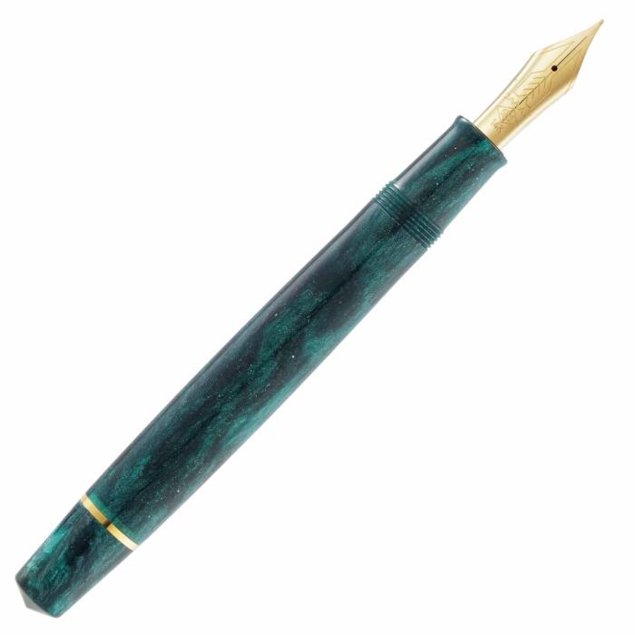 Omas-Bologna-Smeraldo-Elegante-fountain-pen-uncapped-nibsmith-1